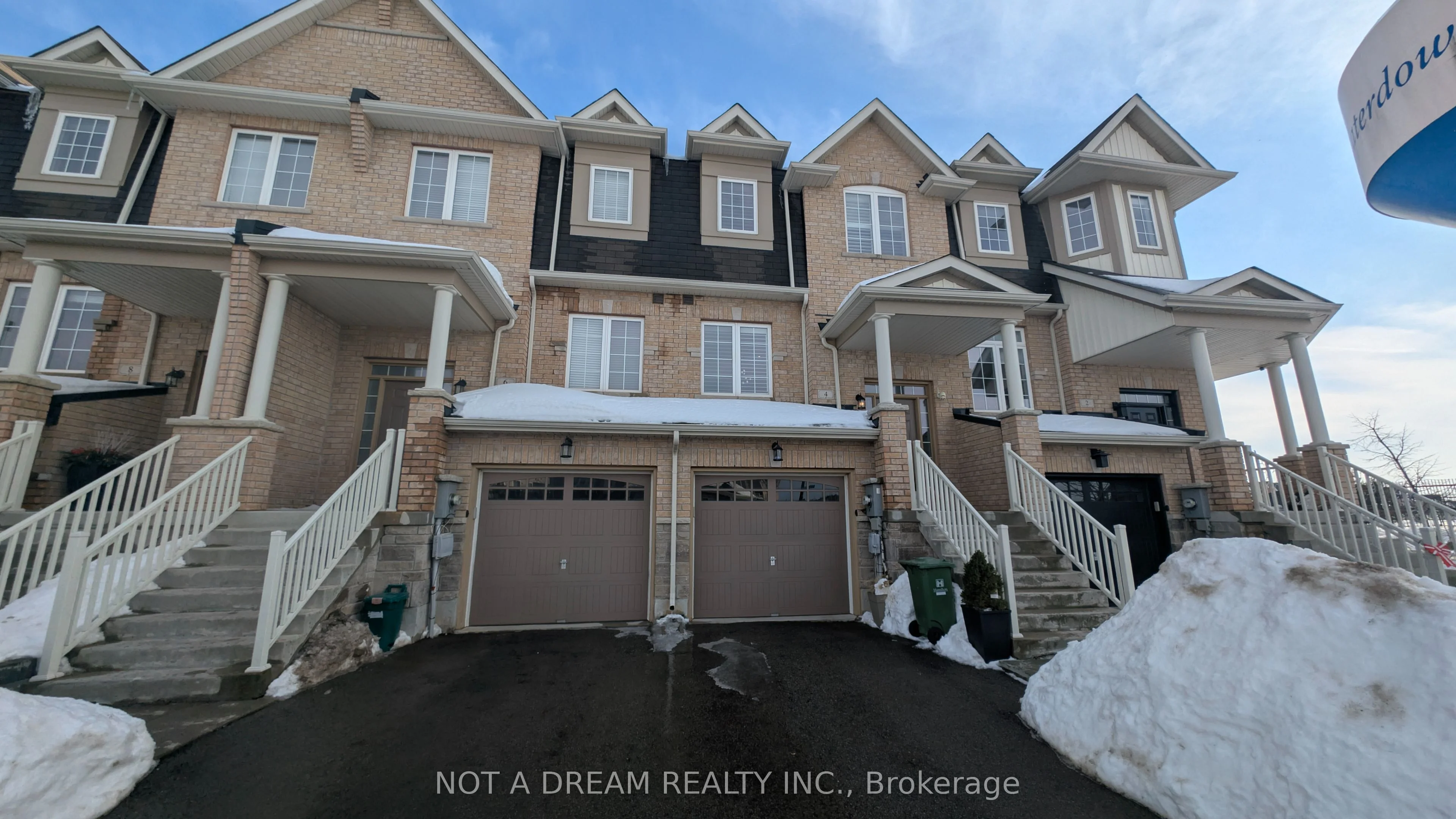 Att/Row/Townhouse in Hamilton