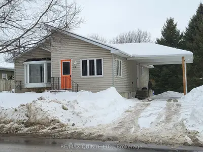 12 Lake Street Upper Unit, Prince Edward County, On K0k 2t0