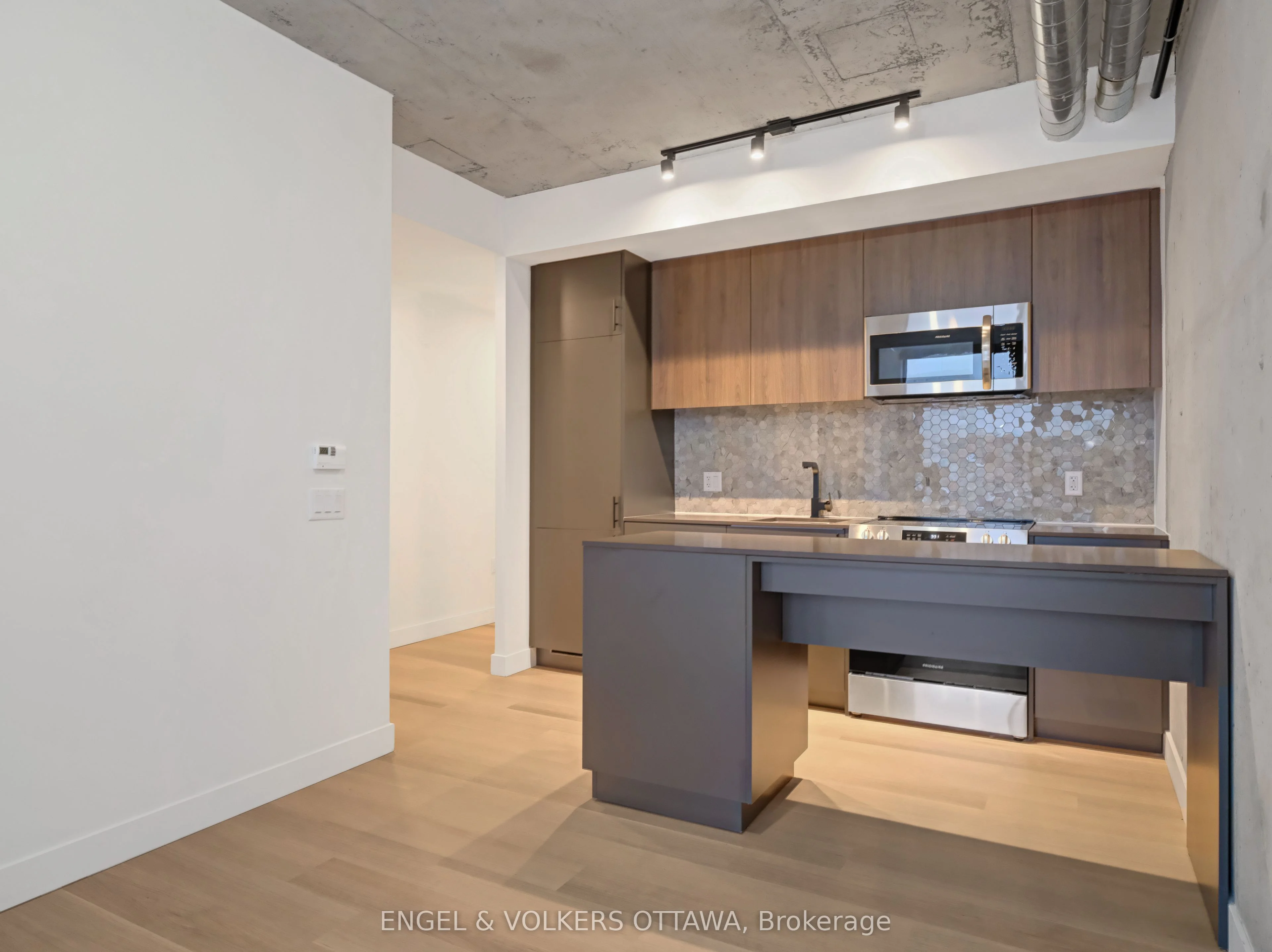 10 James Street 504, Ottawa Centre, ON K2P 1Y5