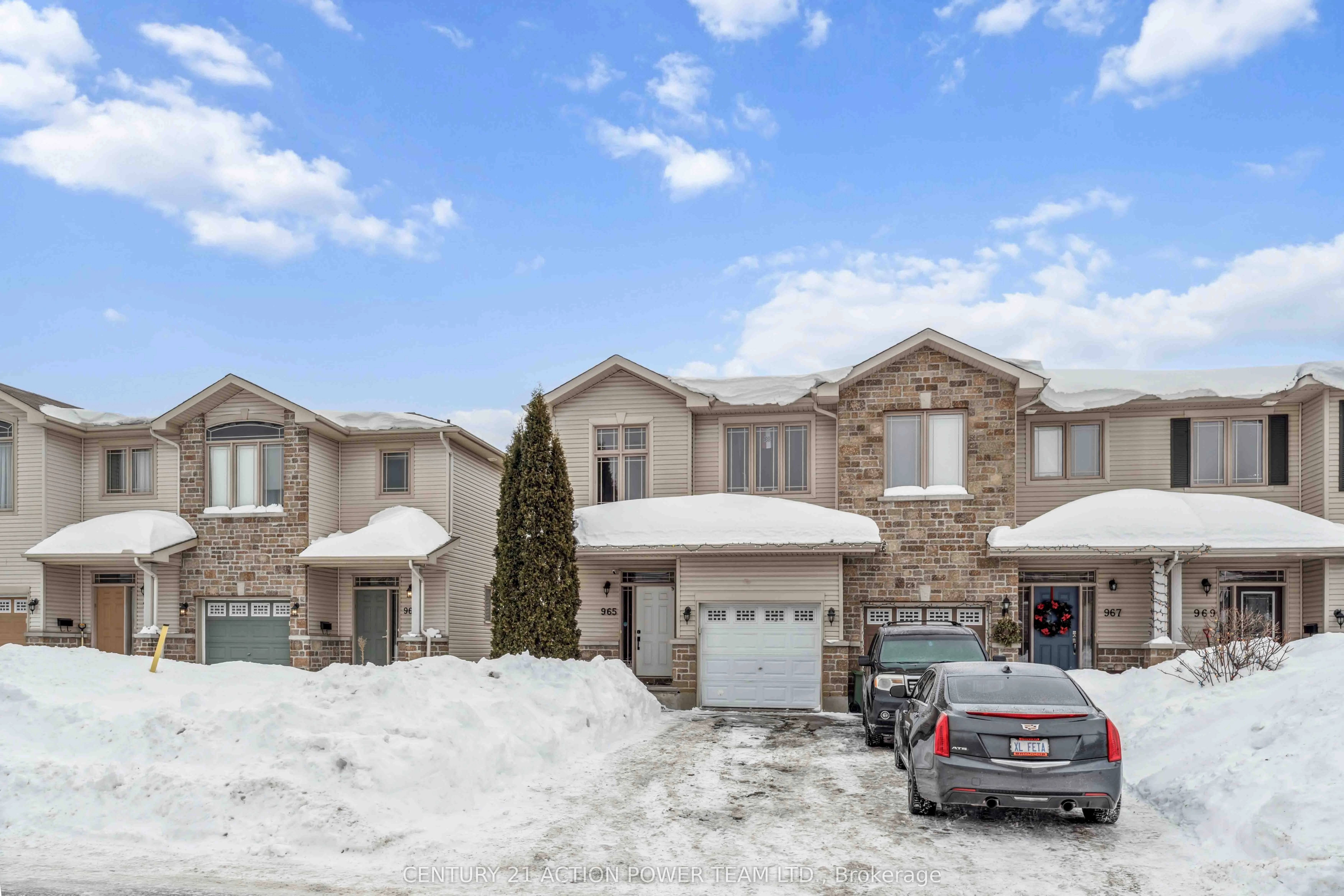 Att/Row/Townhouse in Orleans - Cumberland and Area