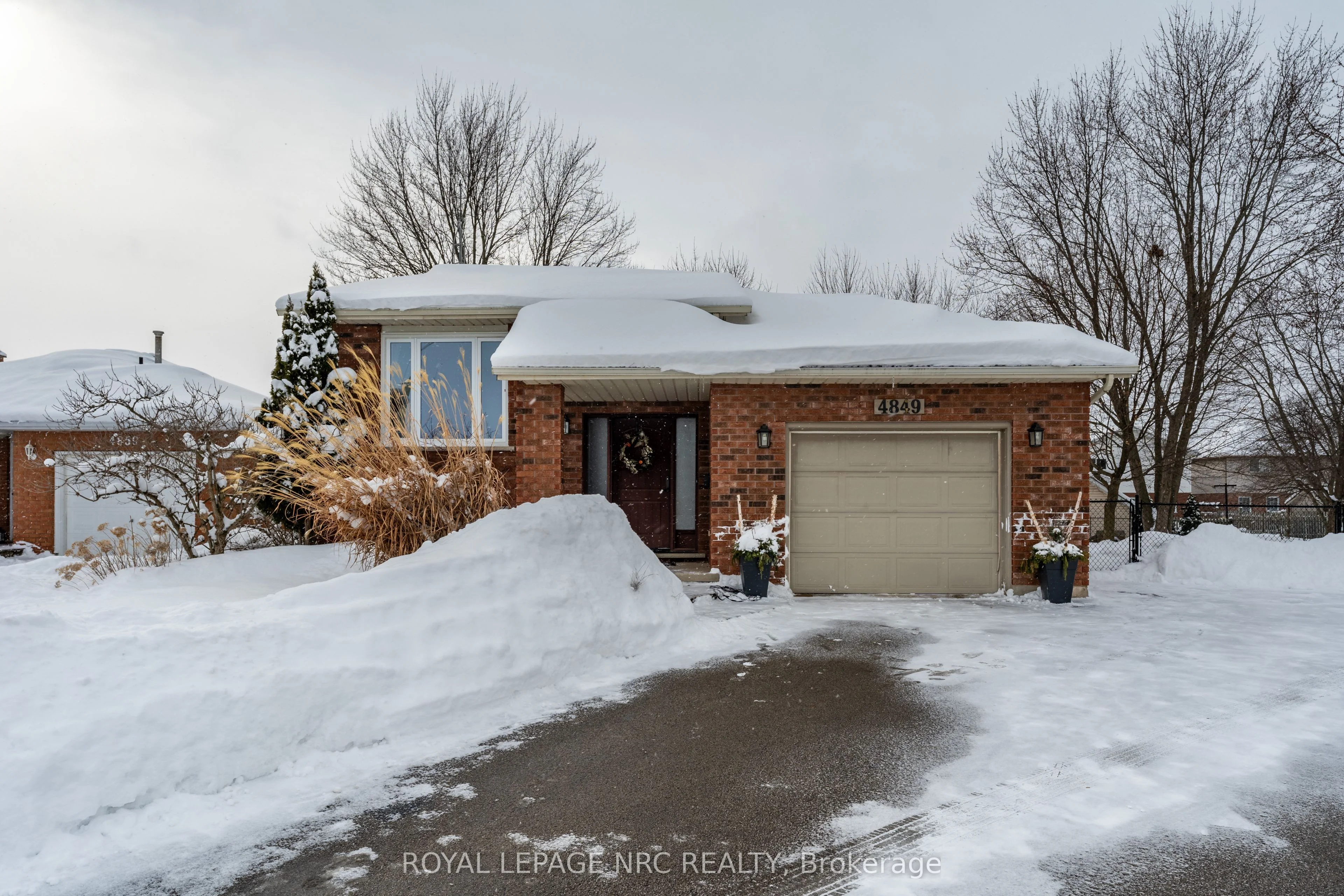 Detached in Niagara Falls