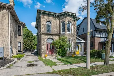 Detached in Brantford