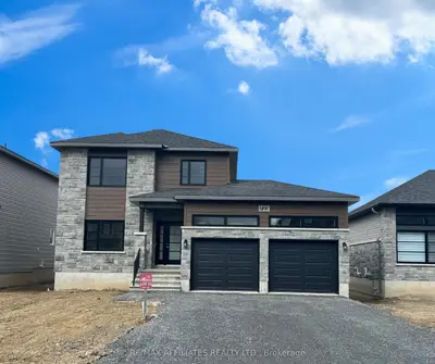 Detached in Russell