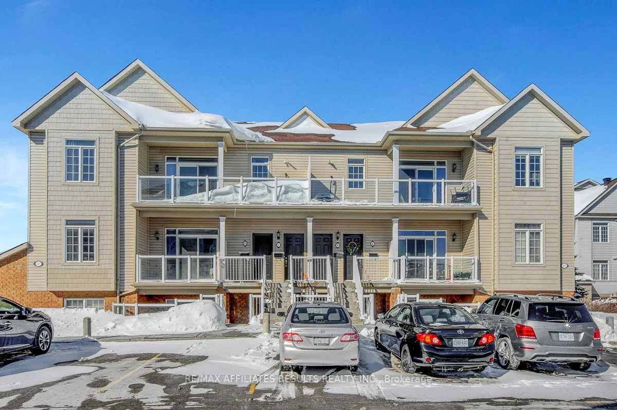 Condo Townhouse in Kanata