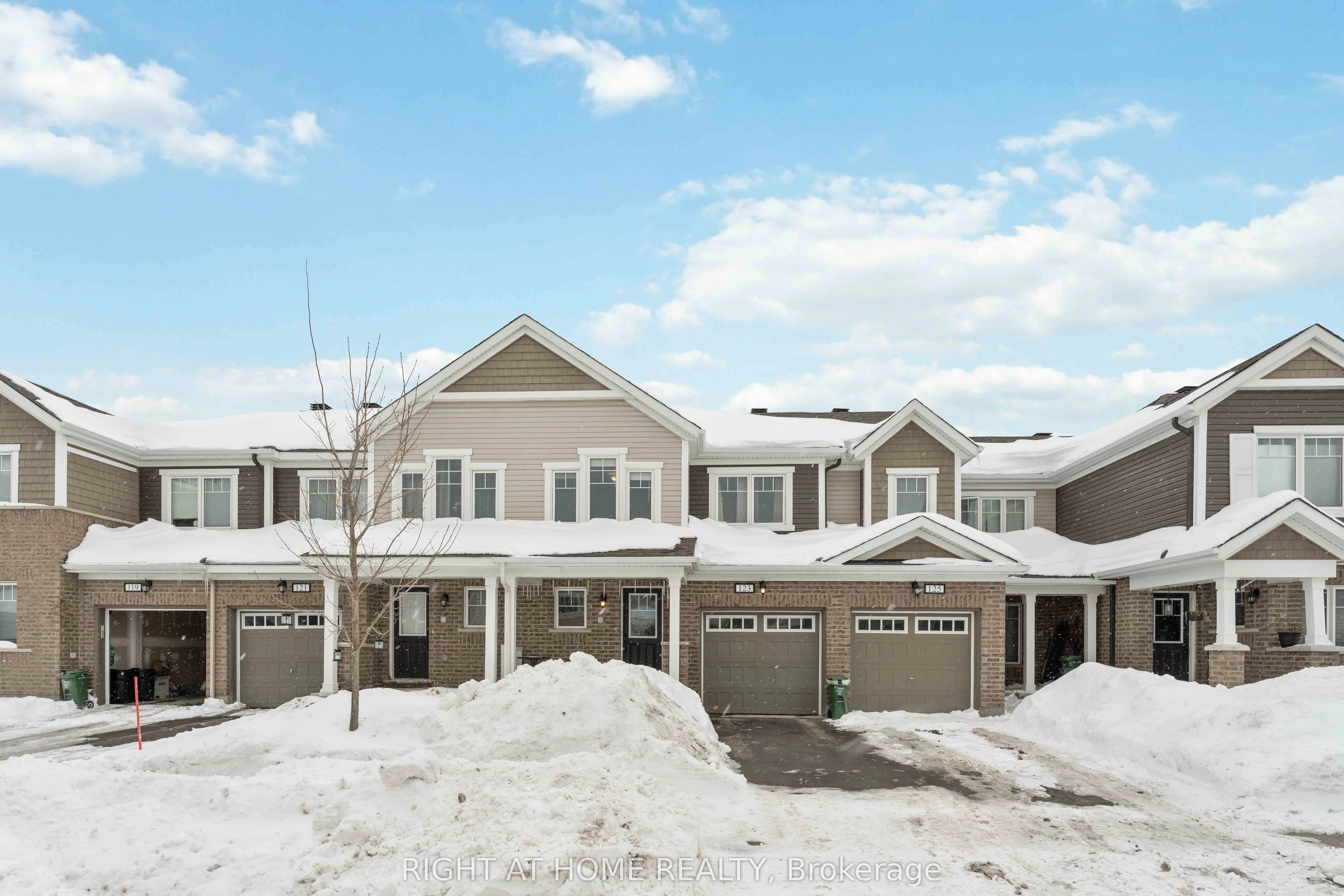 Att/Row/Townhouse in Kanata