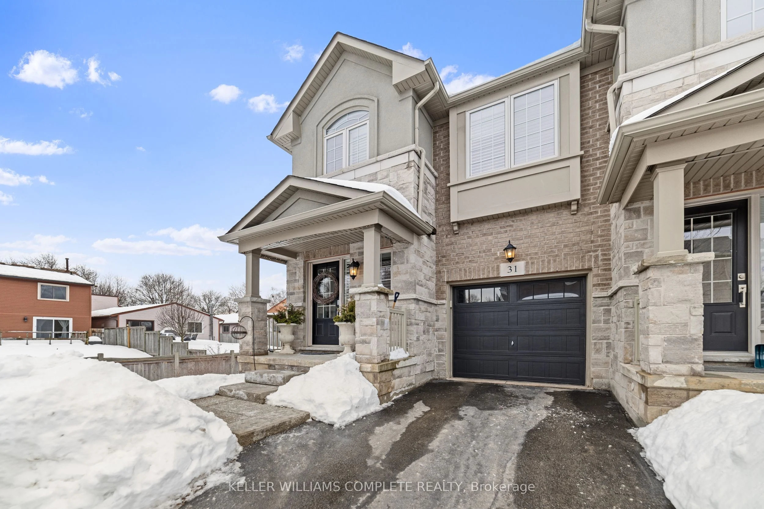 Condo Townhouse in Hamilton