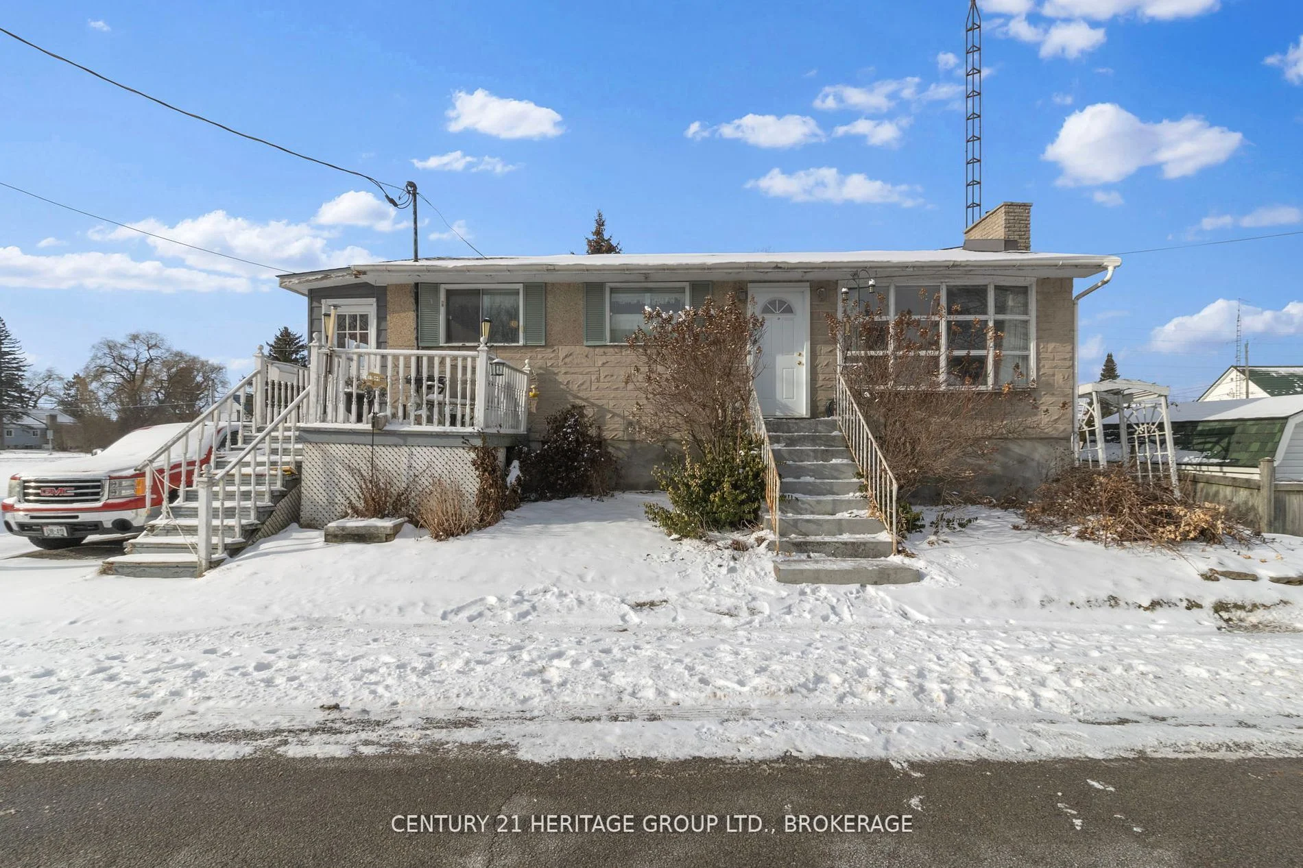 16 Laura Street, Elizabethtown-Kitley, ON K0E 1M0
