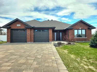 Detached in North Bay