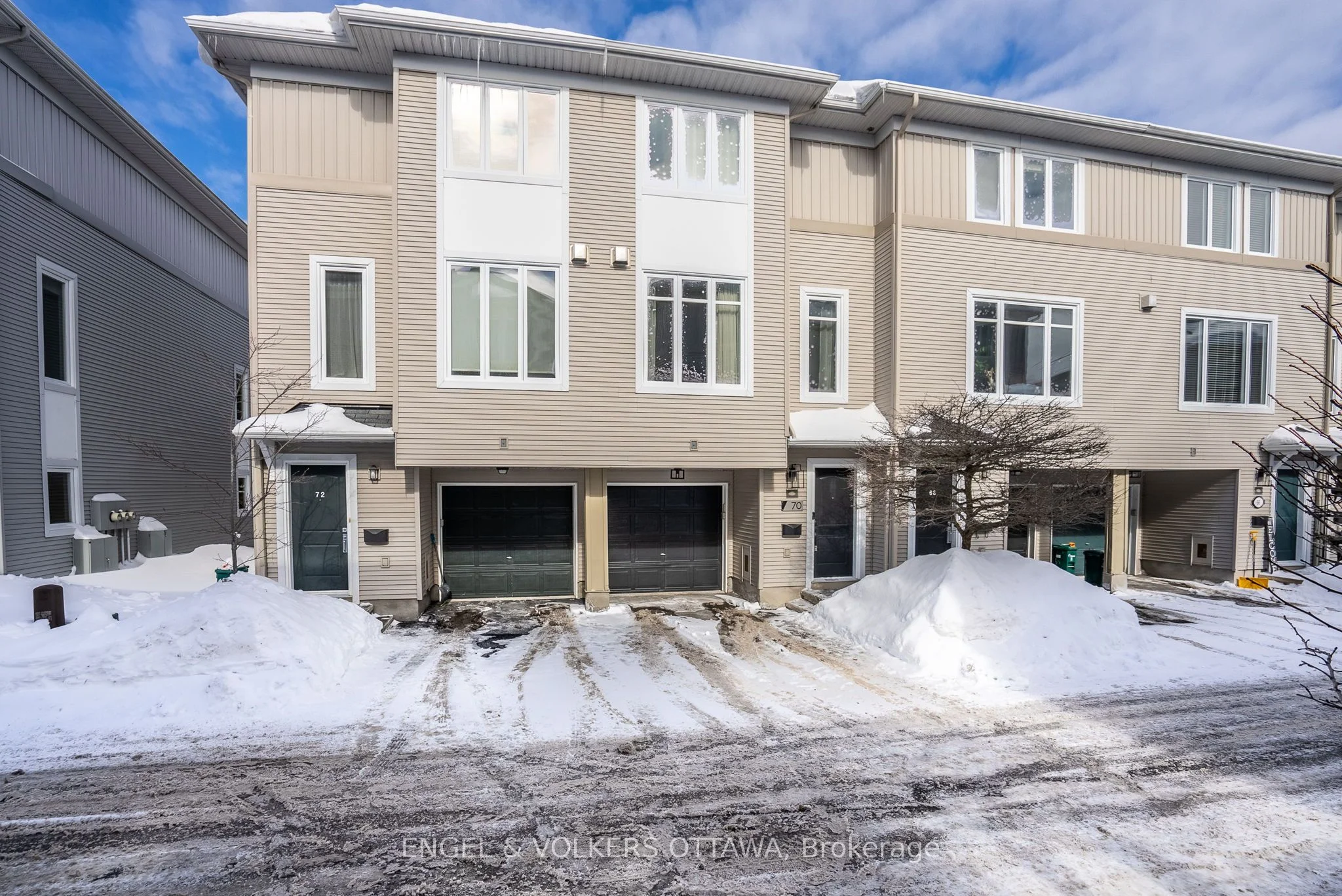 Att/Row/Townhouse in Bells Corners and South to Fallowfield
