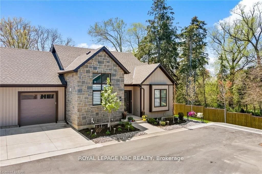 Att/Row/Townhouse in St. Catharines