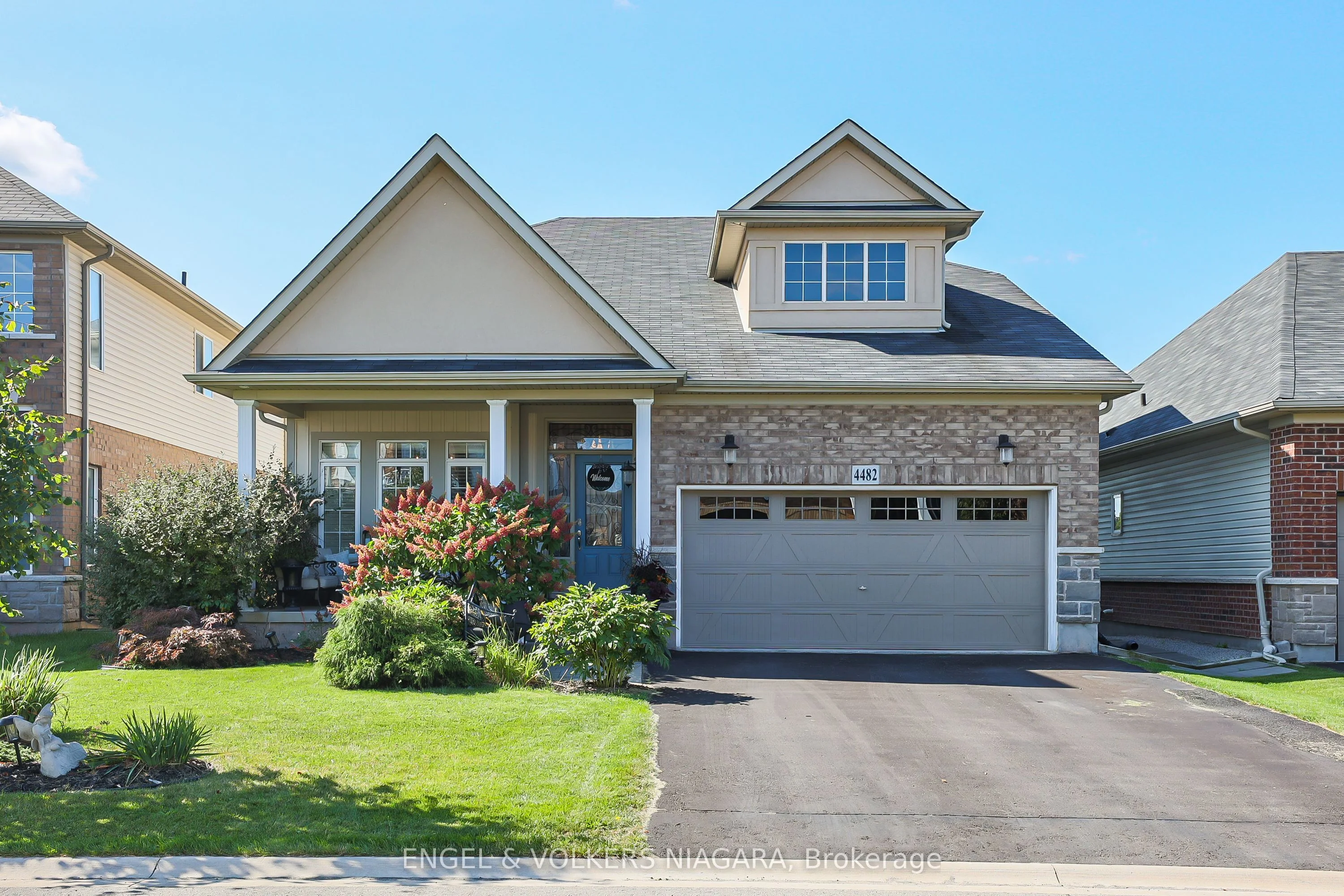 Detached in Niagara Falls