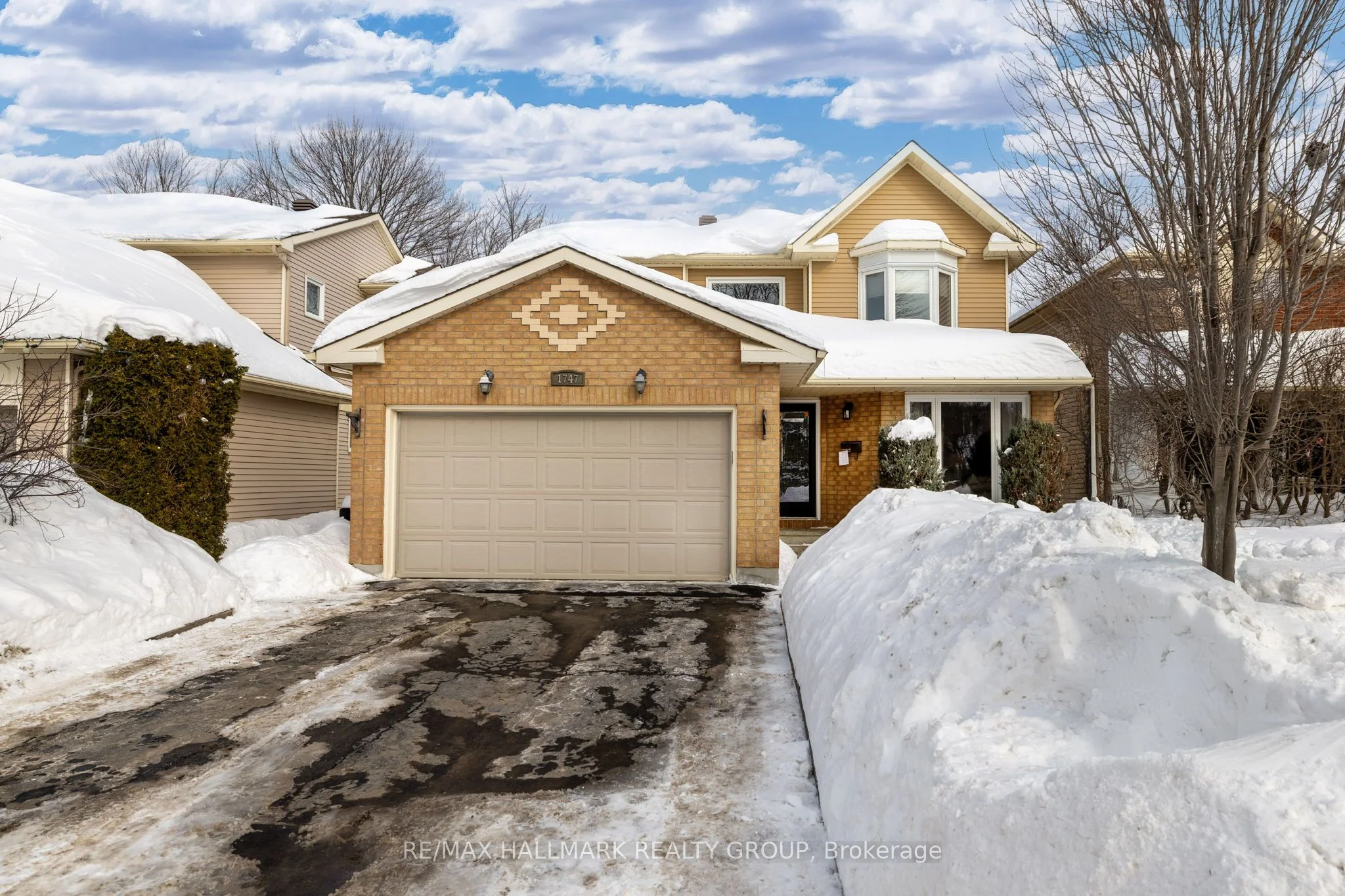 Detached in Orleans - Convent Glen and Area
