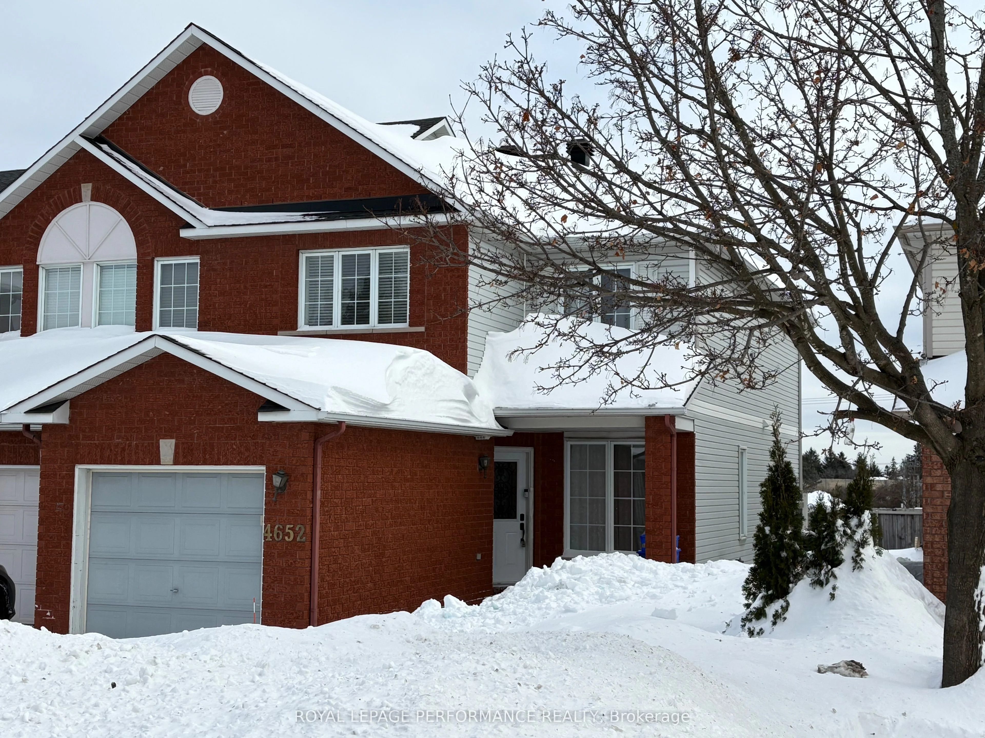 Att/Row/Townhouse in Cyrville - Carson Grove - Pineview