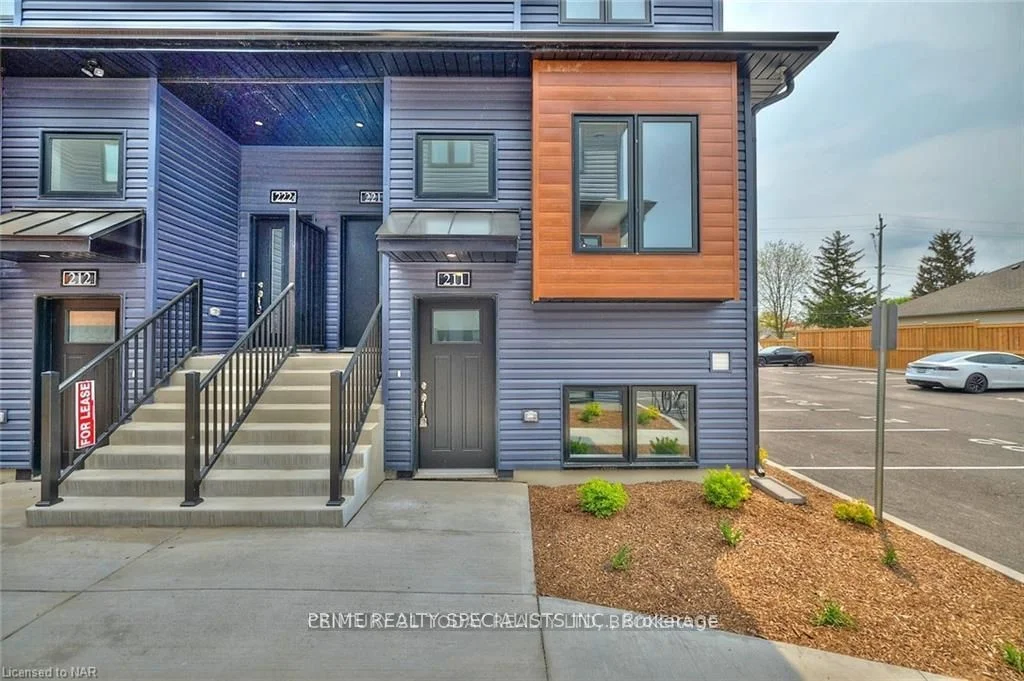 Condo Townhouse in Welland