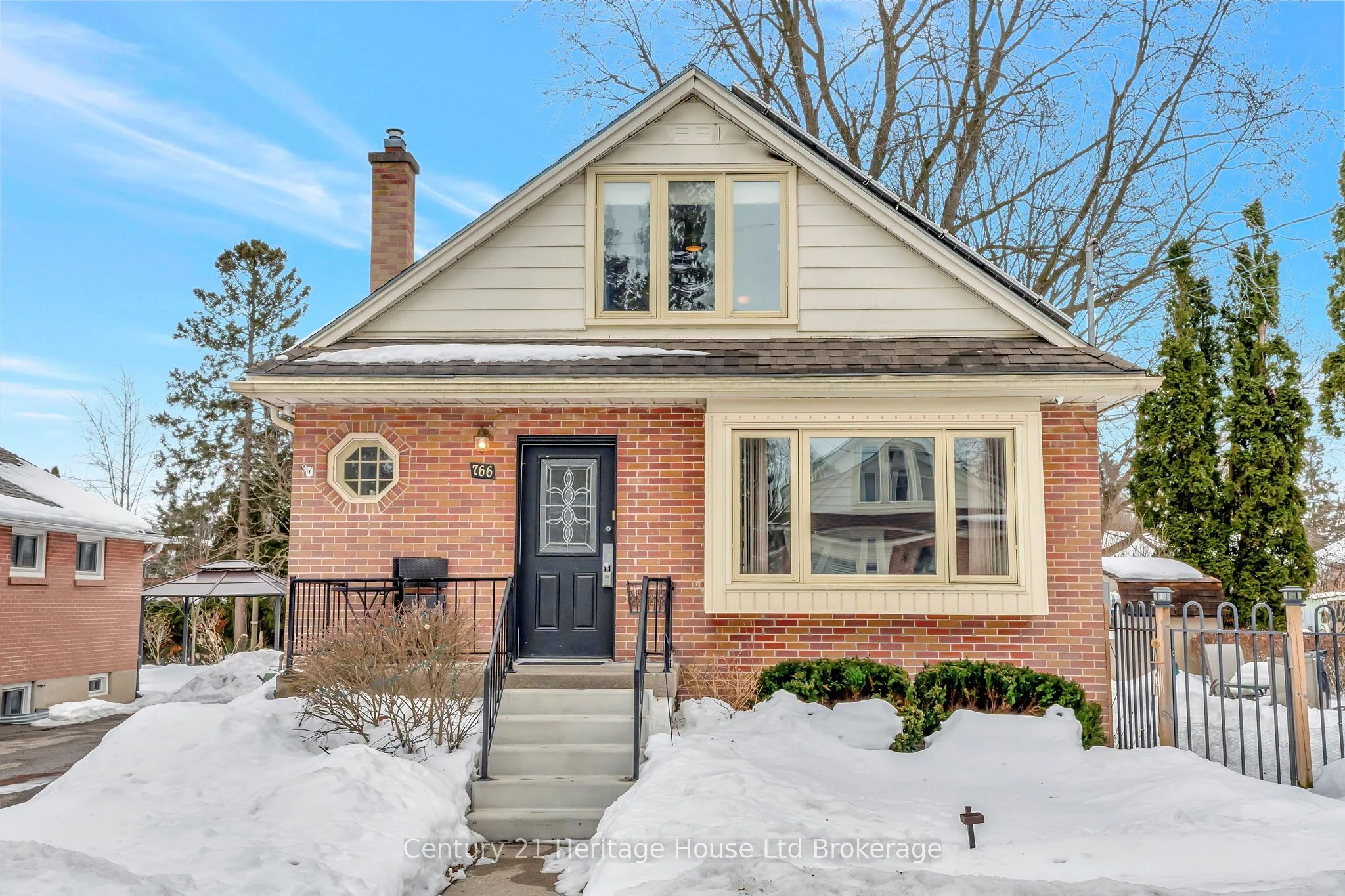 Detached in Woodstock