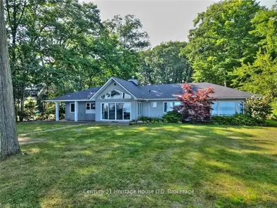 Detached in Port Colborne