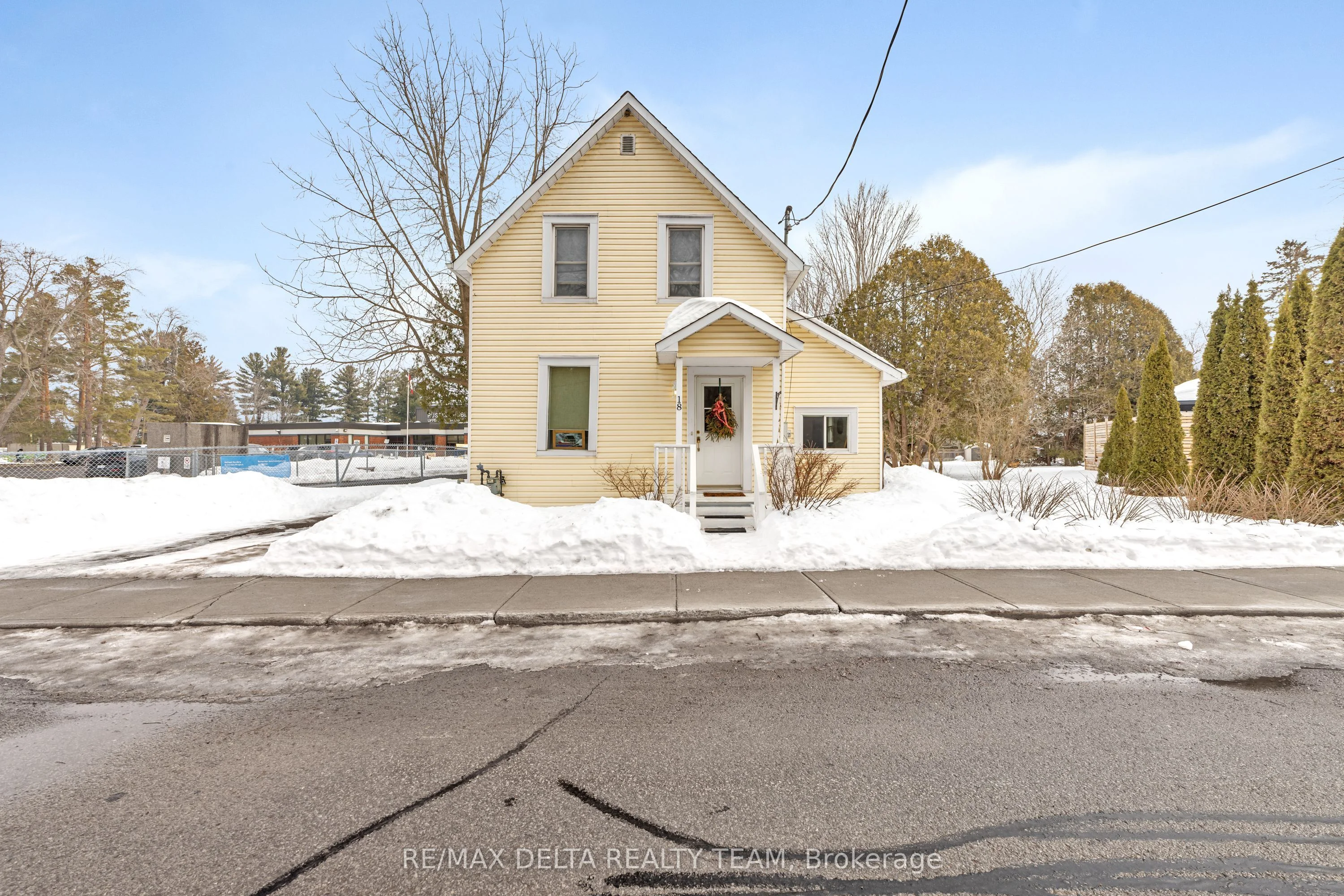 Detached in Russell