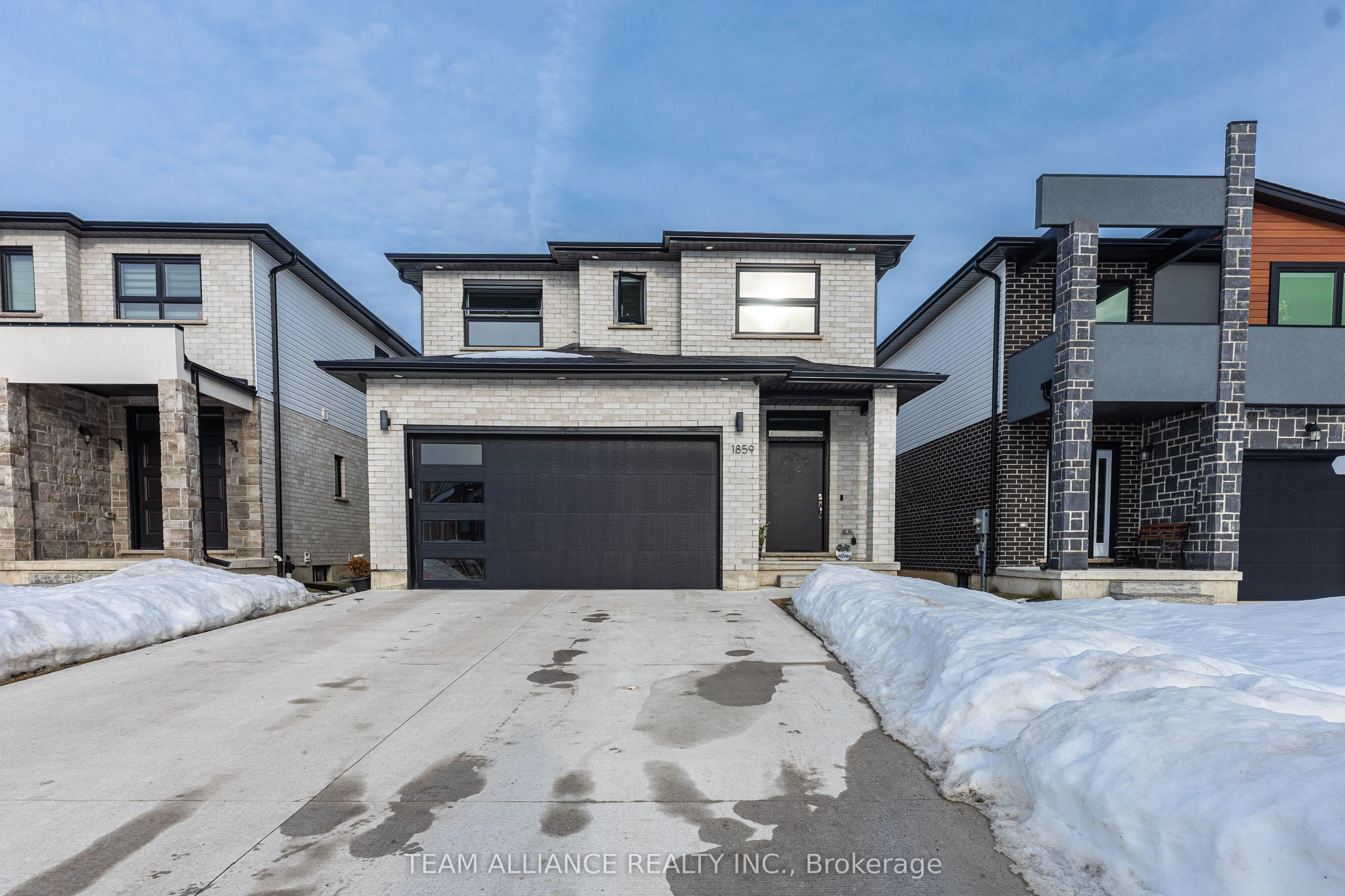 1859 Applerock Avenue N, London North, On N6g 2v8