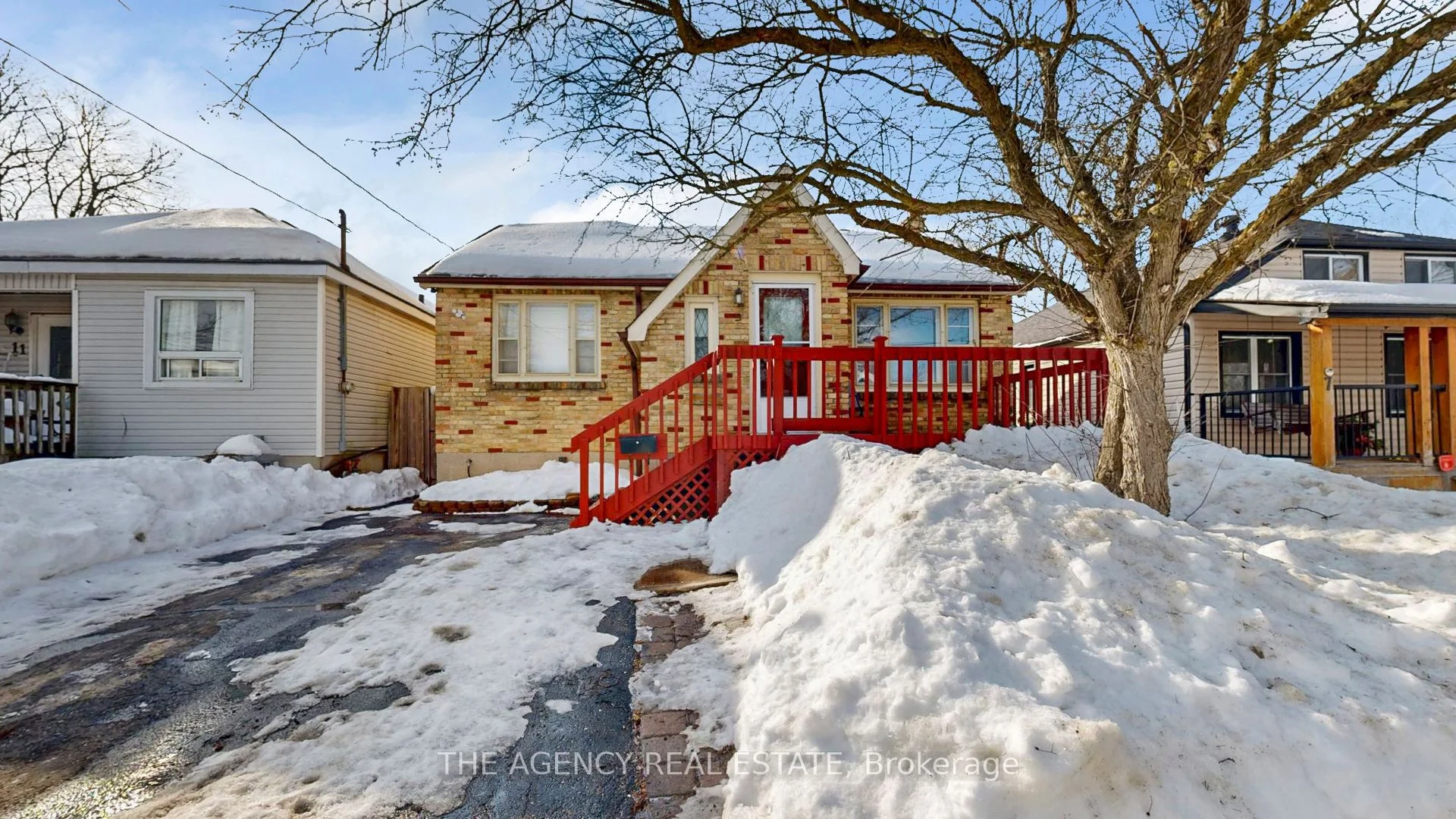 9 Holborn Avenue, London South, On N6j 2p3