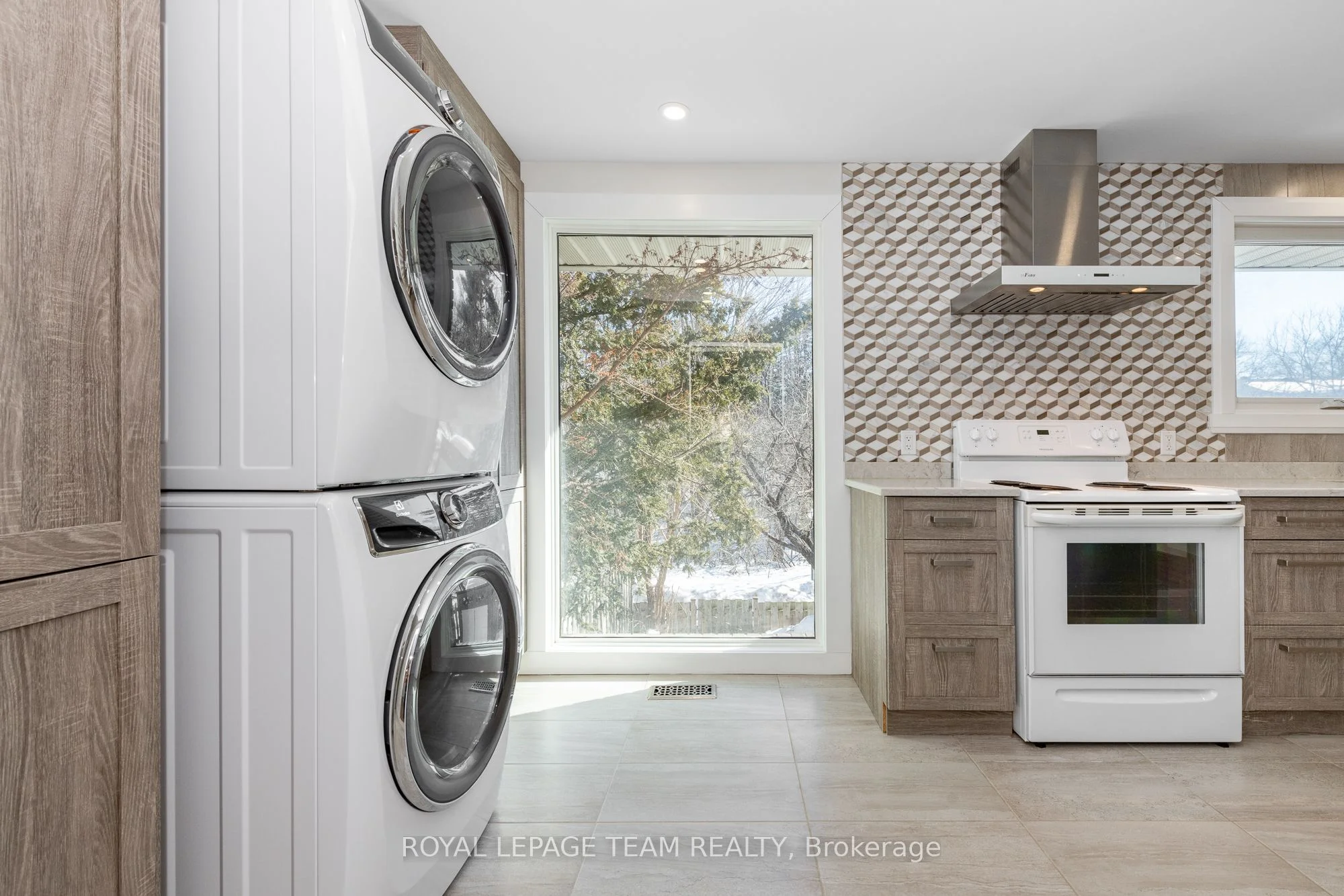 2061 Jasmine Crescent 79, Beacon Hill North - South and Area, ON K1J 7W2