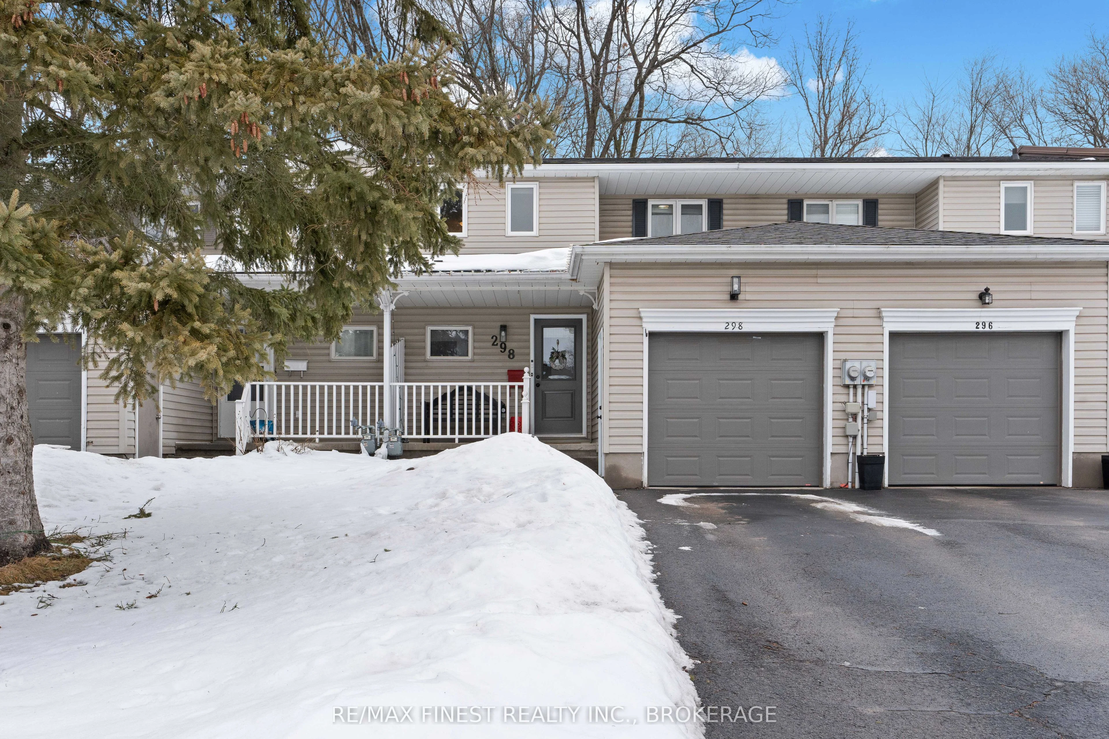 Att/Row/Townhouse in Kingston