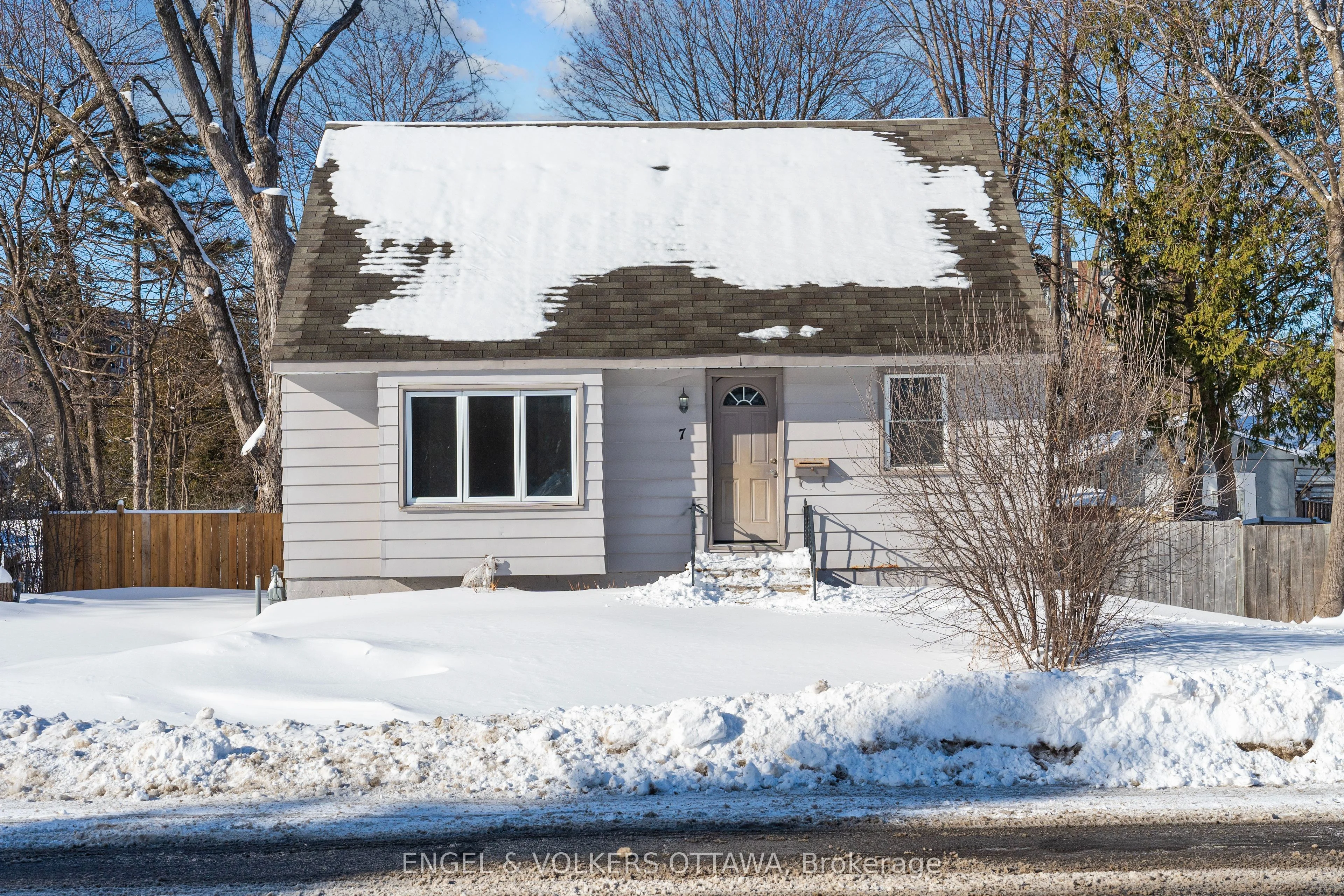 Detached in Meadowlands - Crestview and Area