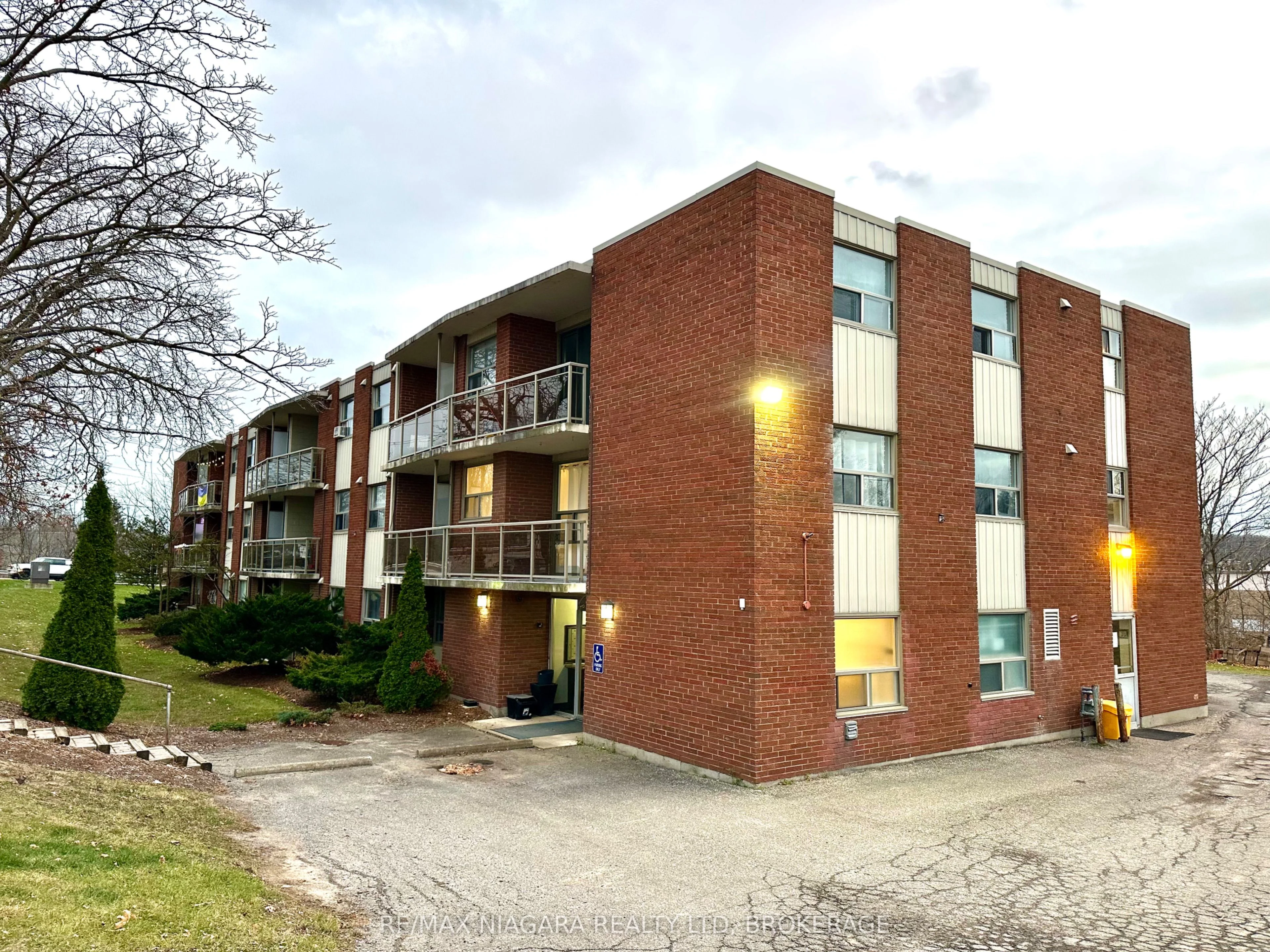 Condo Apartment in St. Catharines