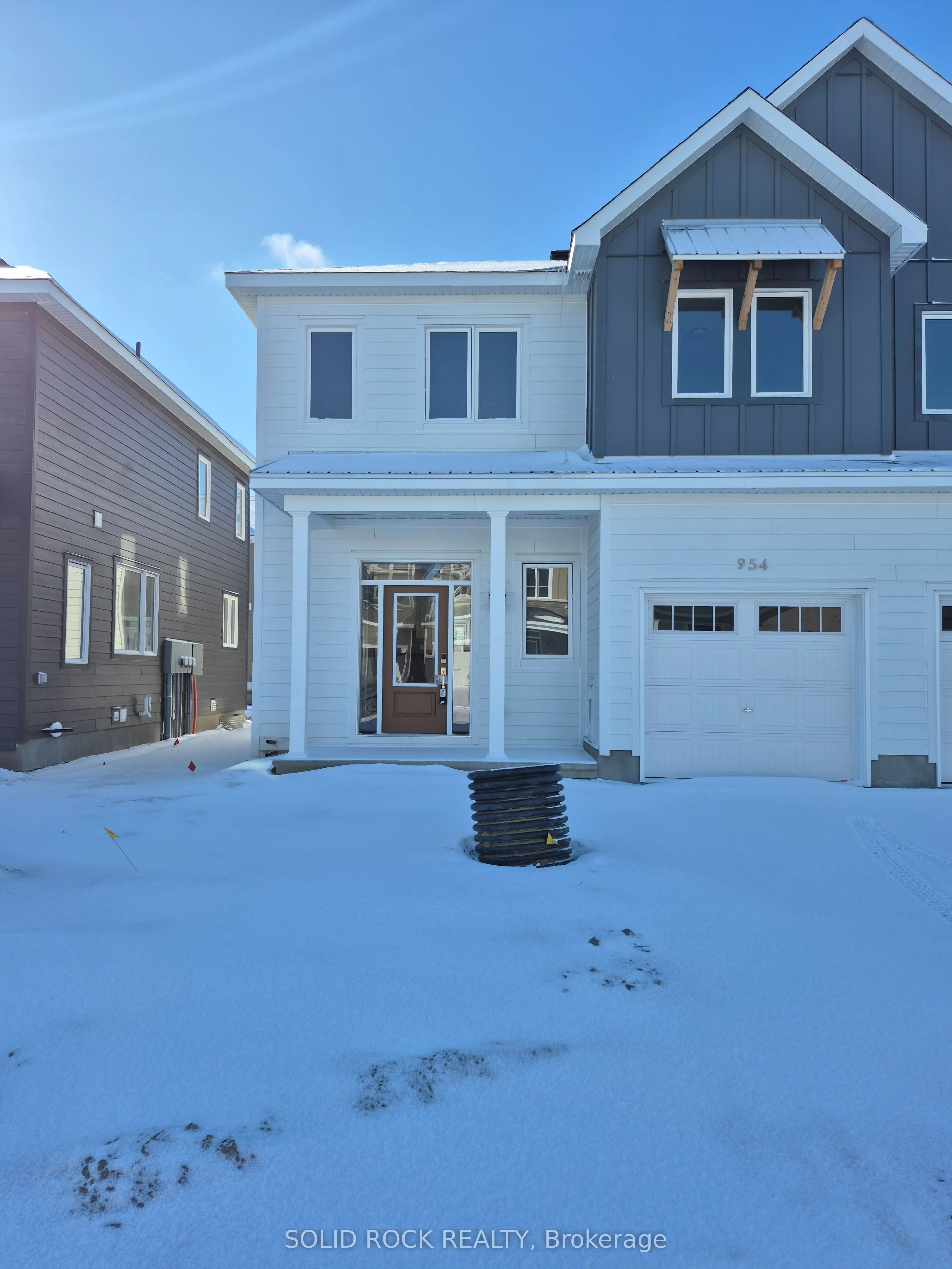 Att/Row/Townhouse in Stittsville - Munster - Richmond