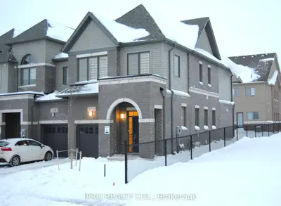 Att/Row/Townhouse in Wellington North