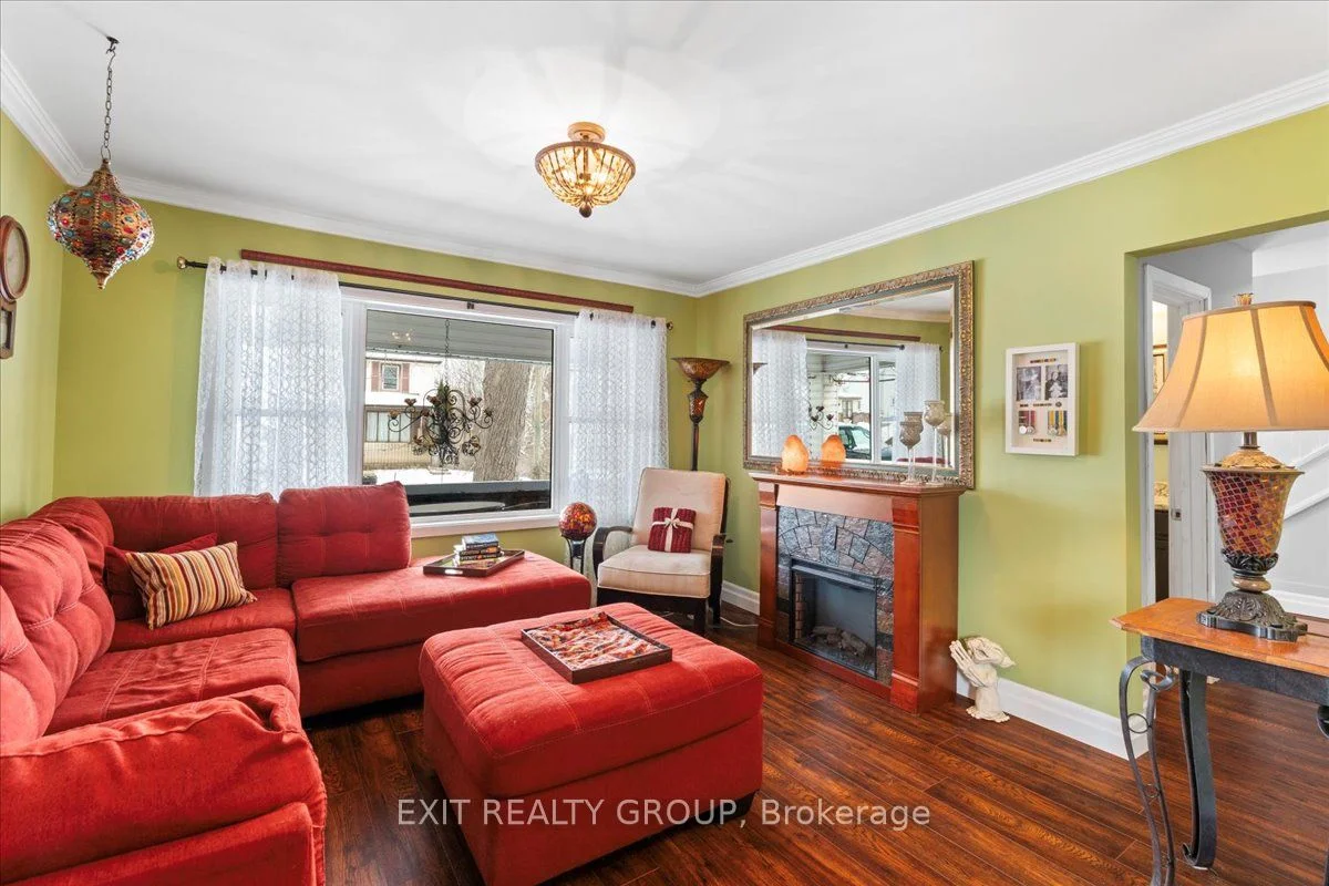 25 McCann Street, Quinte West, ON K8V 1W2