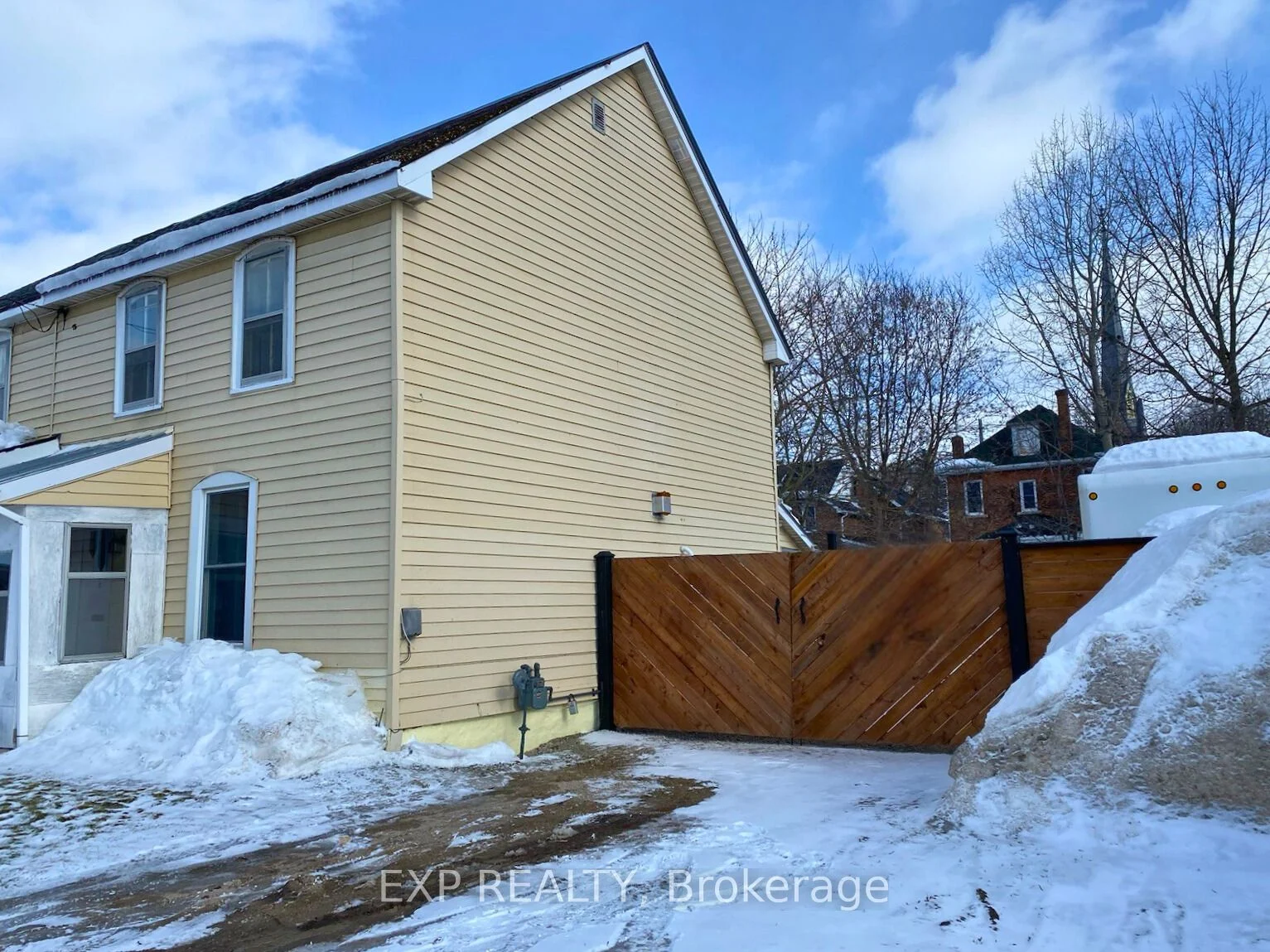 Semi-Detached in Owen Sound