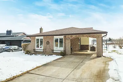 Detached in Niagara Falls