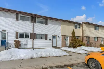 Condo Townhouse in Gananoque