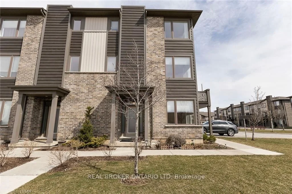 Condo Townhouse in London North