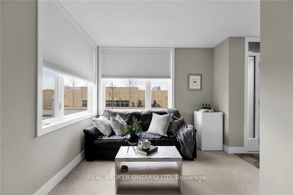 1960 DALMAGARRY Road 2, London North, ON N6G 5B1