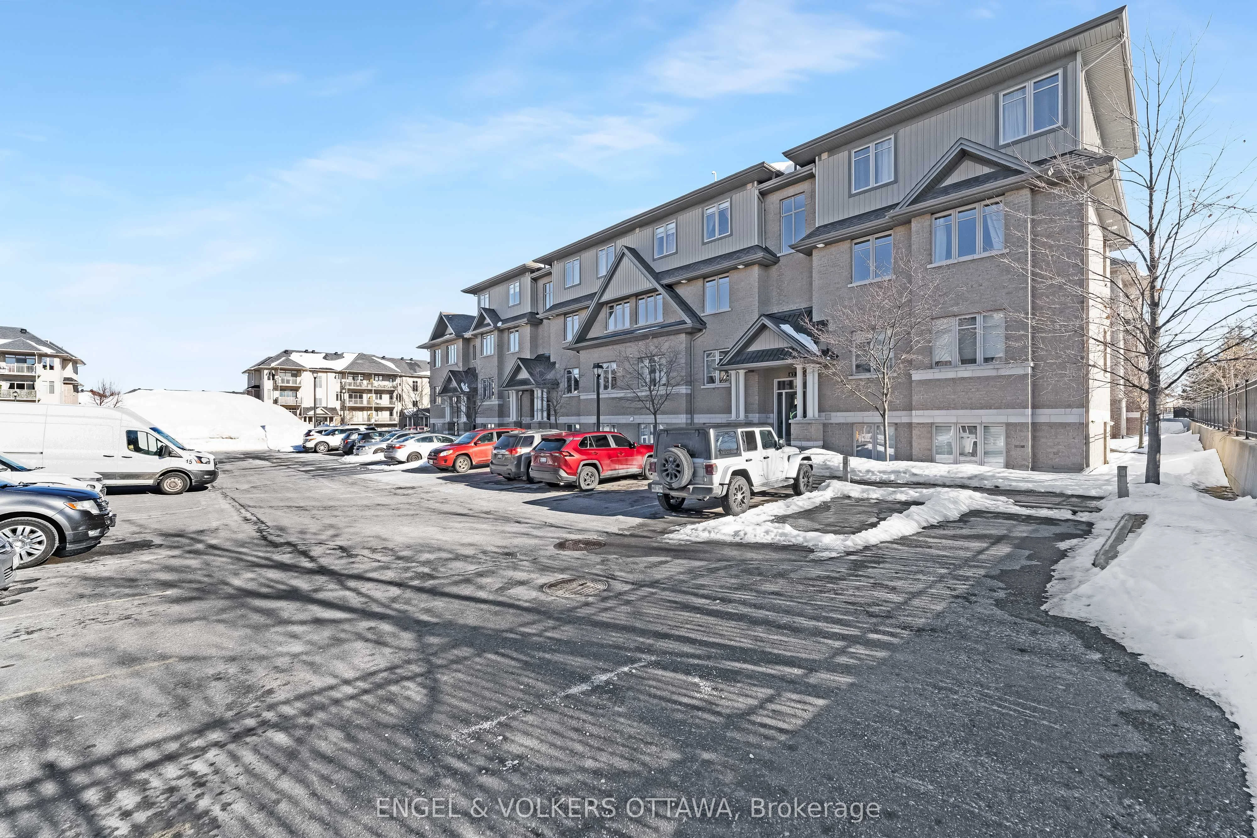 Condo Apartment in Barrhaven