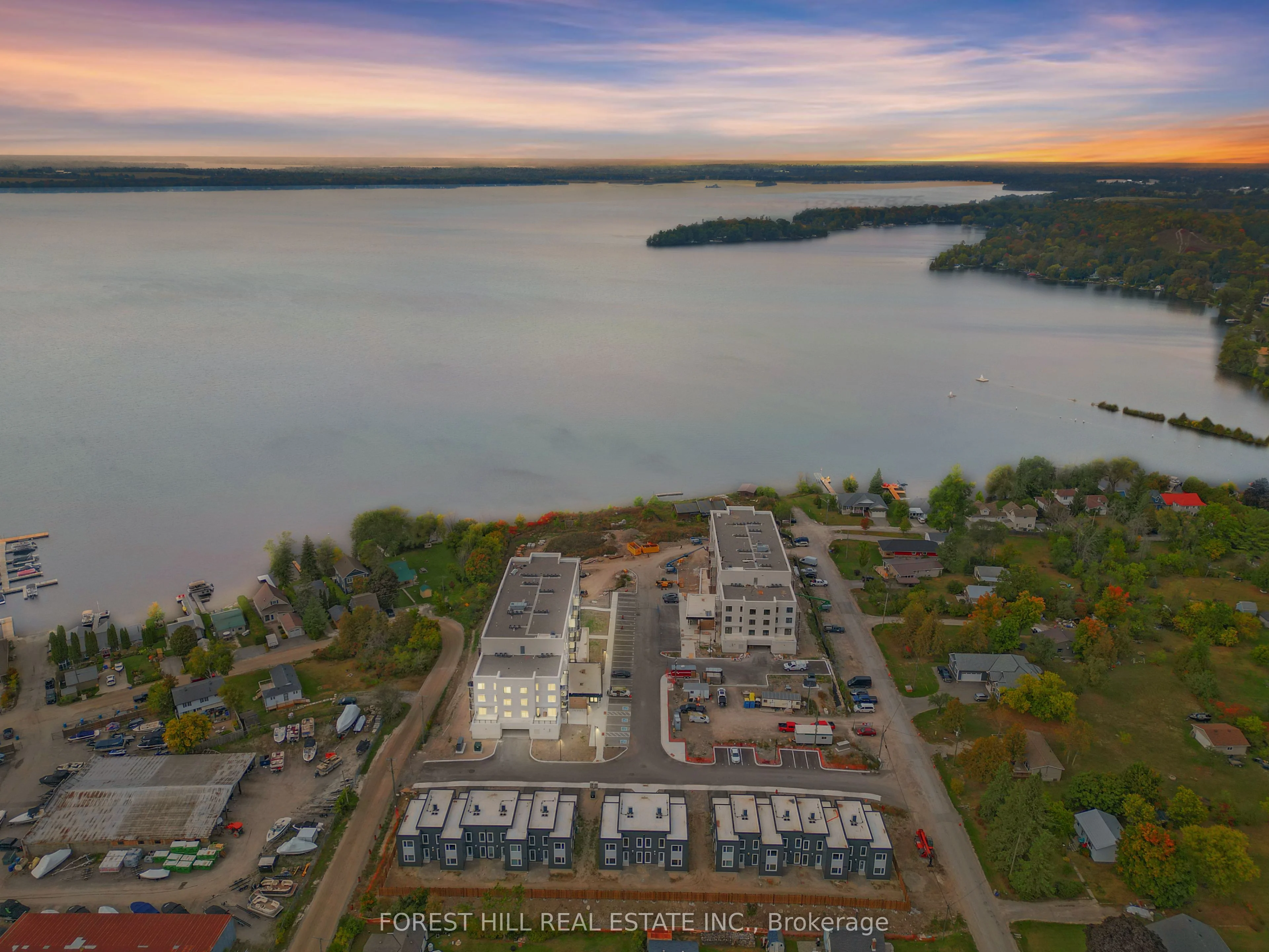 19a West Street N 207, Kawartha Lakes, On K9v 1c4