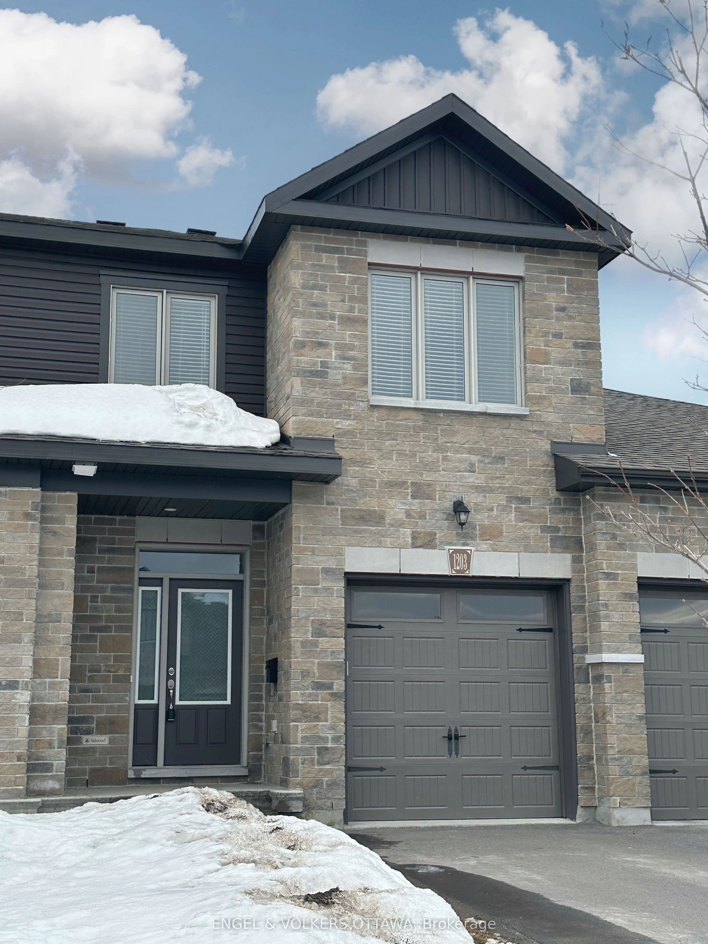 Att/Row/Townhouse in Stittsville - Munster - Richmond