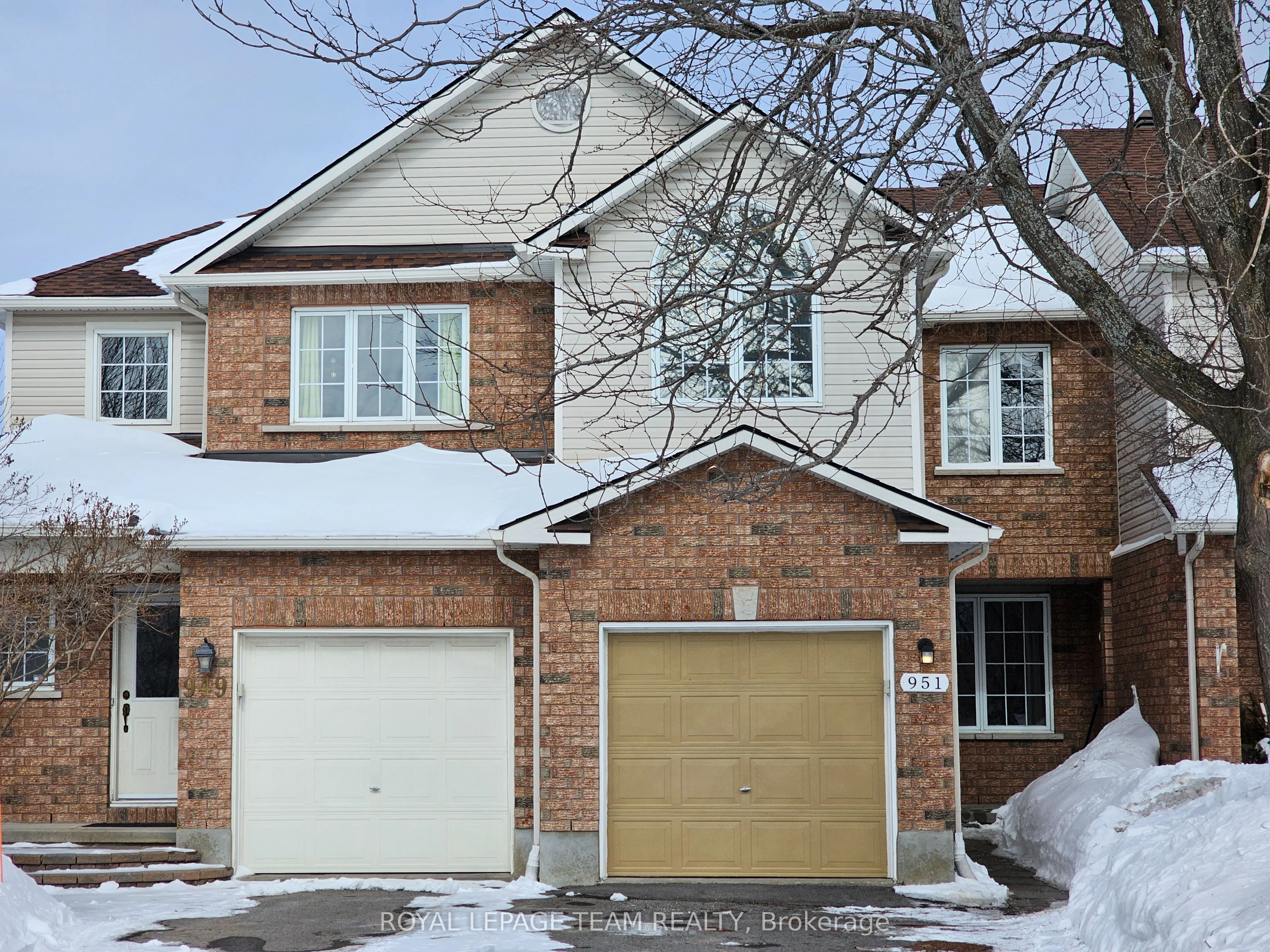 Att/Row/Townhouse in Blossom Park - Airport and Area