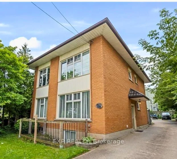 Att/Row/Townhouse in Lincoln
