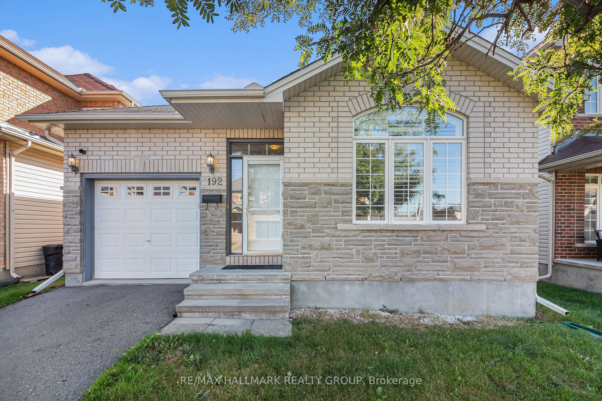 Detached in Orleans - Convent Glen and Area