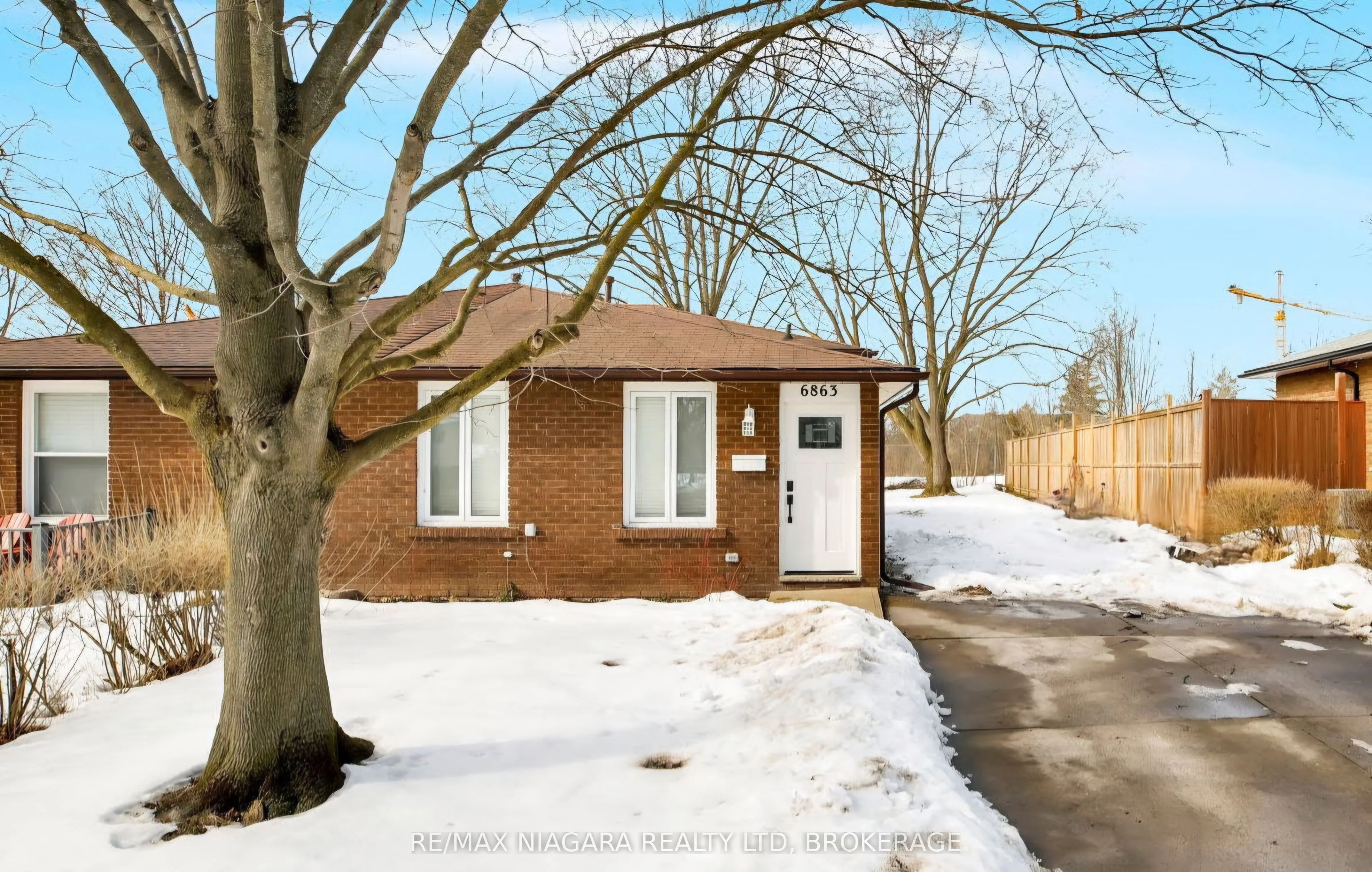 Semi-Detached in Niagara Falls