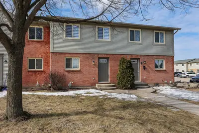 Condo Townhouse in St. Catharines