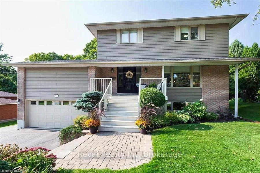 Detached in North Bay