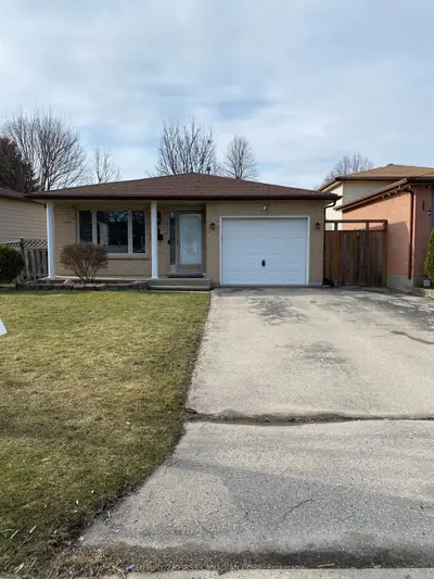 6 Palmerston Place, London East, On N5v 3r7