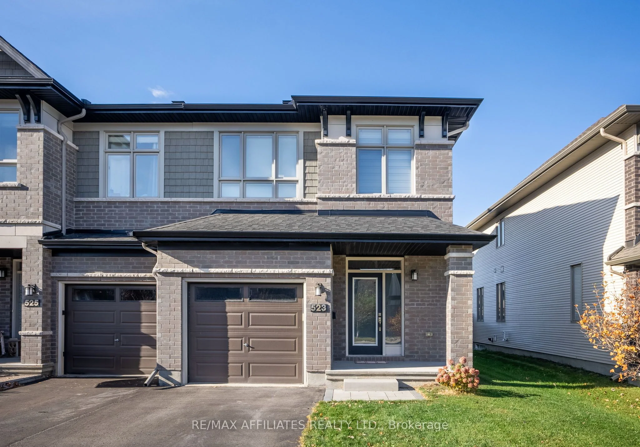 Att/Row/Townhouse in Blossom Park - Airport and Area
