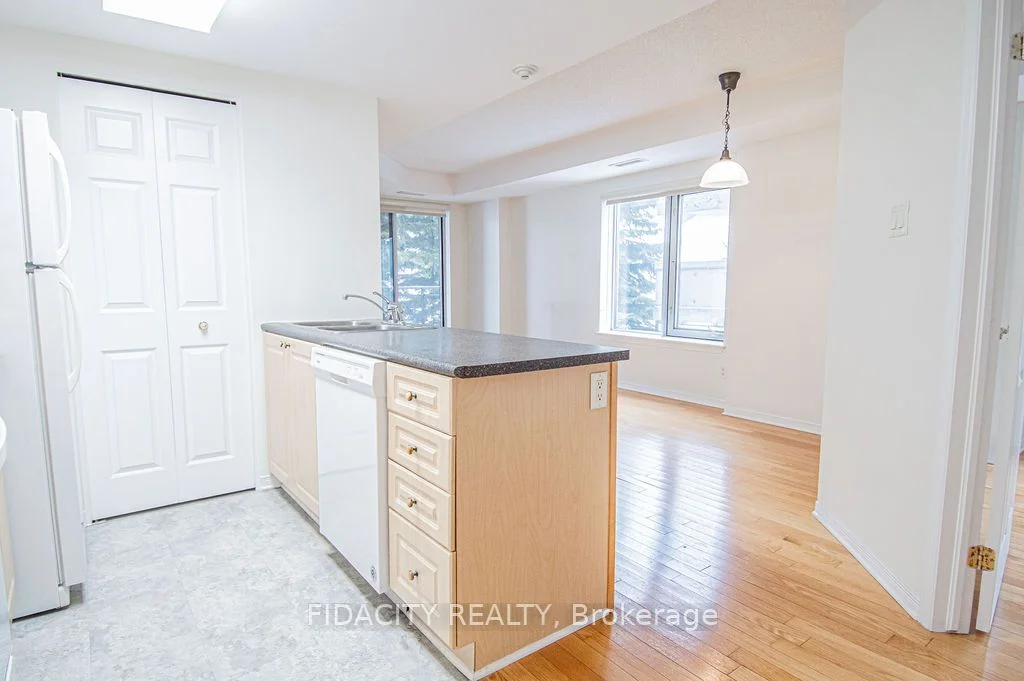 310 Central Park Drive 2F, Carlington - Central Park, ON K2C 4G4