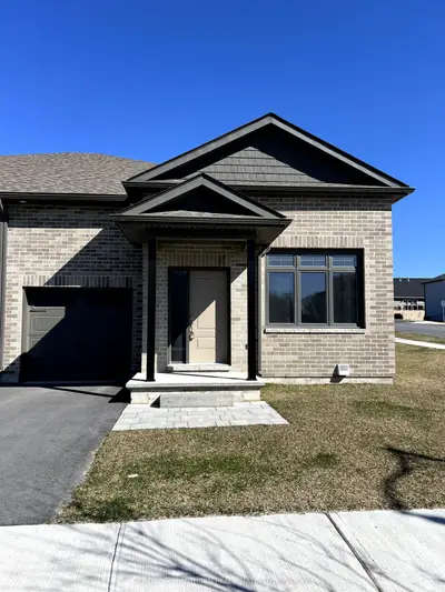 Att/Row/Townhouse in Prince Edward County