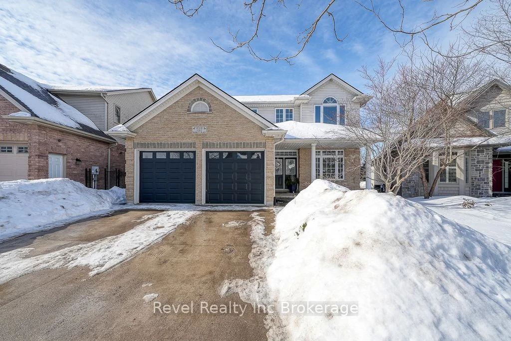 Detached in Woodstock