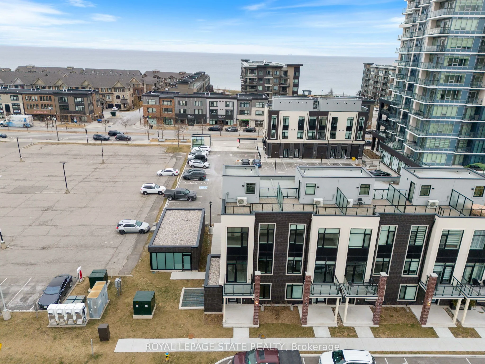 Condo Townhouse in Grimsby